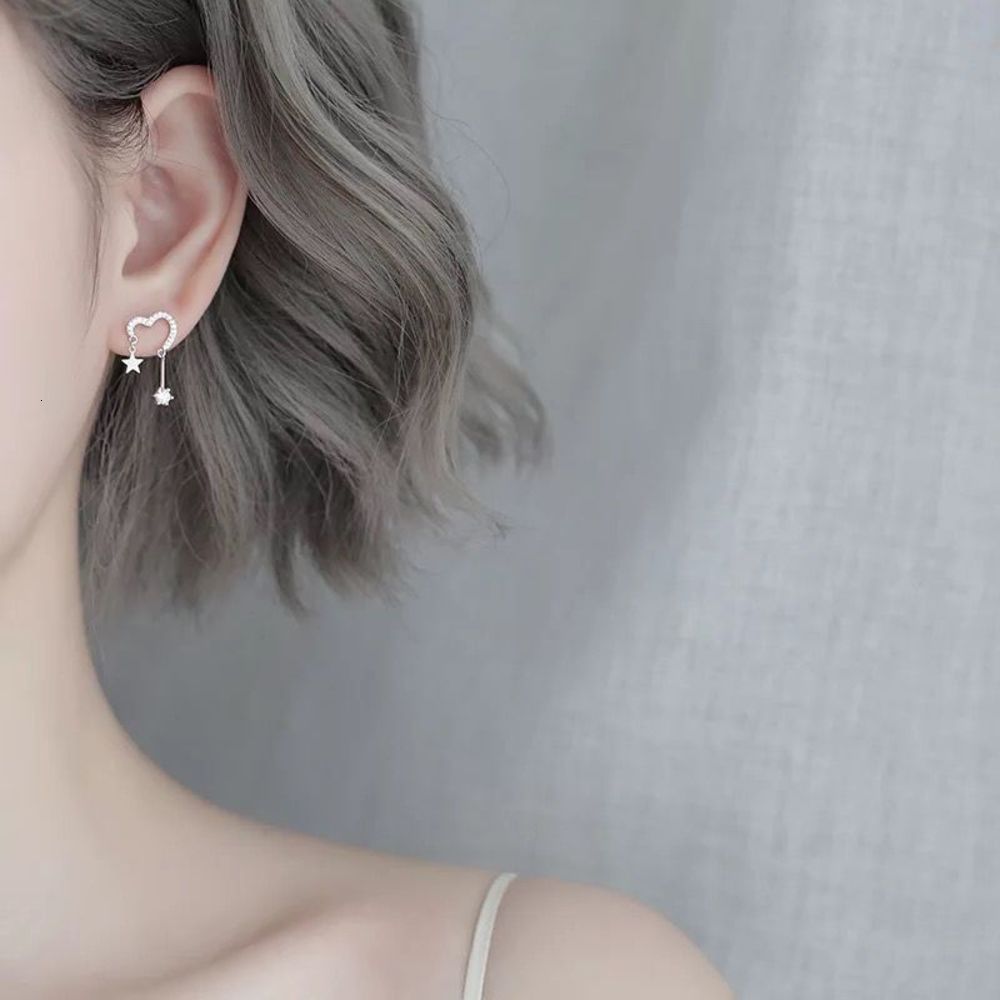 earrings 925 silver needle love twinkling Diamond Star fashion simple cold wind lovely girl Earrings, Golden
earrings 925 silver needle love twinkling Diamond Star fashion simple cold wind lovely girl Earrings, Golden