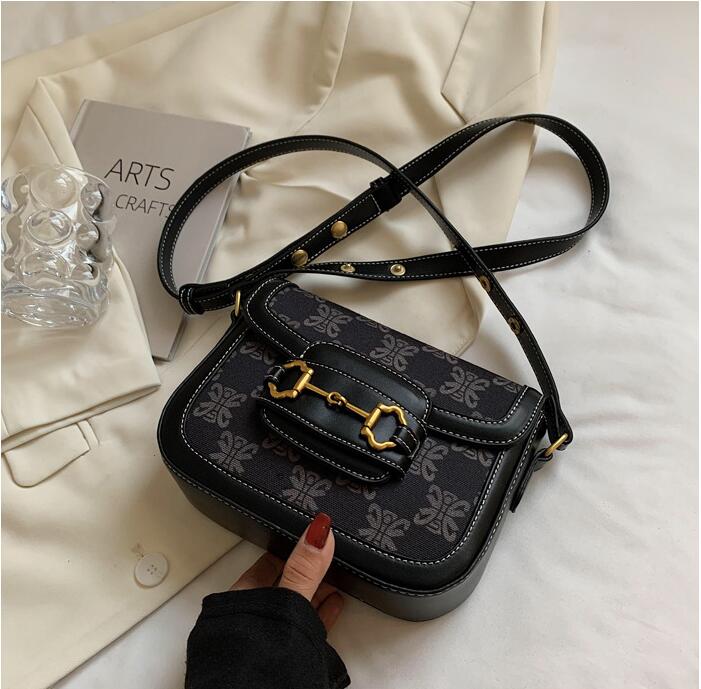 wholesale women leathers shoulder bags printed fashion handbag in winter street personality color matching leather messenger bag cover-shaped womens handbags
wholesale women leathers shoulder bags printed fashion handbag in winter street personality color matching leather messenger bag cover-shaped womens handbags