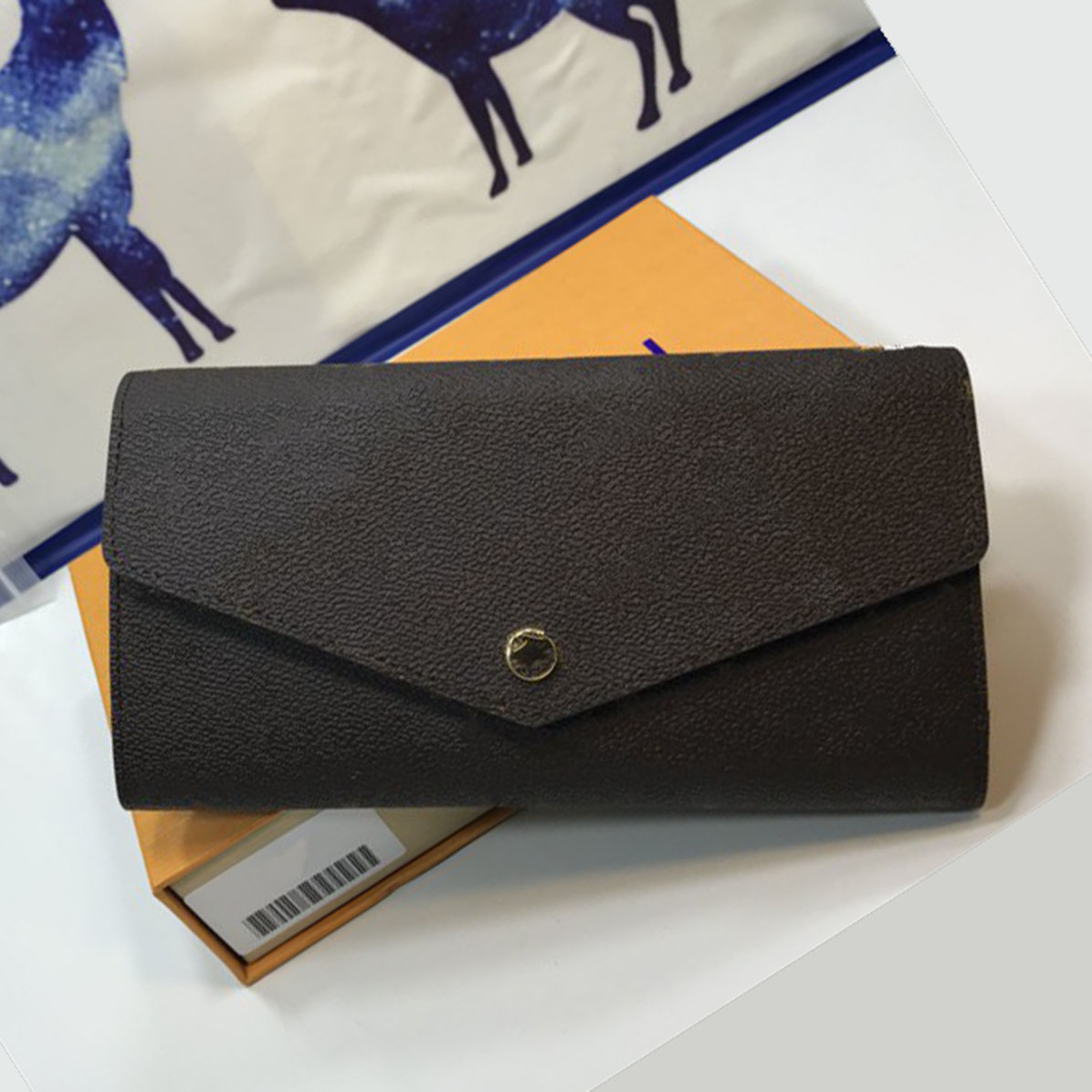 SARAH WALLET High Quality Women Classic Envelope-style Long Wallets Purse Card Holder With Gift Box M62236, Red
SARAH WALLET High Quality Women Classic Envelope-style Long Wallets Purse Card Holder With Gift Box M62236, Red