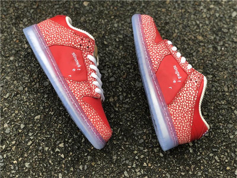 Release Authentique Stingwater Dunk SB Low Magic Mushroom Sports Shoes University Red White Skate Shoes Men Women Exercises Sneakers With Bo
Release Authentique Stingwater Dunk SB Low Magic Mushroom Sports Shoes University Red White Skate Shoes Men Women Exercises Sneakers With Bo