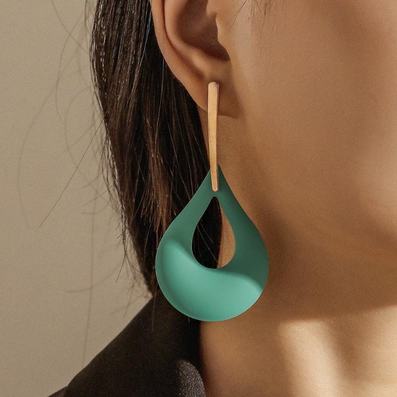 Stud Earrings For Woman Exaggerated Personality Metal Paint Drops Hollow Female Fashion Geometry Earrings., Golden;silver
Stud Earrings For Woman Exaggerated Personality Metal Paint Drops Hollow Female Fashion Geometry Earrings., Golden;silver