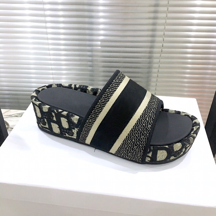 Luxury slippers top designer thick - soled irregular pattern leather casual high quality size35-40, Black
Luxury slippers top designer thick - soled irregular pattern leather casual high quality size35-40, Black