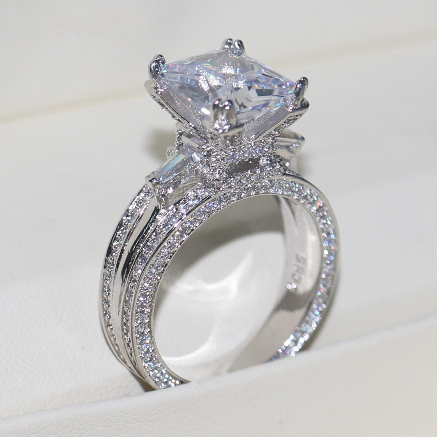 Vecalon Women Big Jewelry ring Princess Cut 10ct Diamond stone 300pcs Cz 925 Sterling Silver Engagement Wedding Ring Gift
Vecalon Women Big Jewelry ring Princess Cut 10ct Diamond stone 300pcs Cz 925 Sterling Silver Engagement Wedding Ring Gift