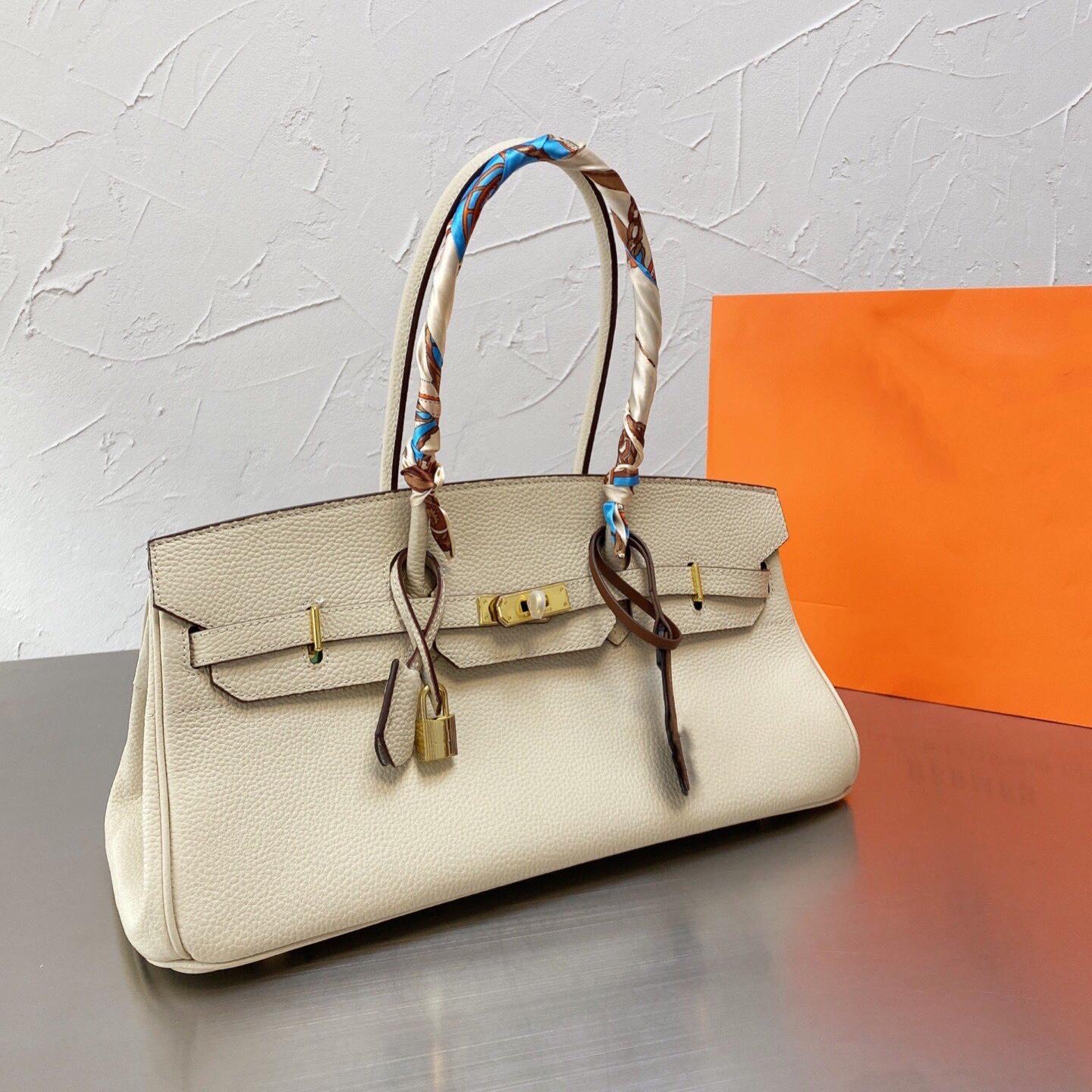 Top Luxury Desig High Quality Shouder Bag Socialite Party Society Tote Lychee Cowhide Large Volume Business Bags Noble Package In Multiple Colors Valentine, This specifications don't shipment
Top Luxury Desig High Quality Shouder Bag Socialite Party Society Tote Lychee Cowhide Large Volume Business Bags Noble Package In Multiple Colors Valentine, This specifications don't shipment
