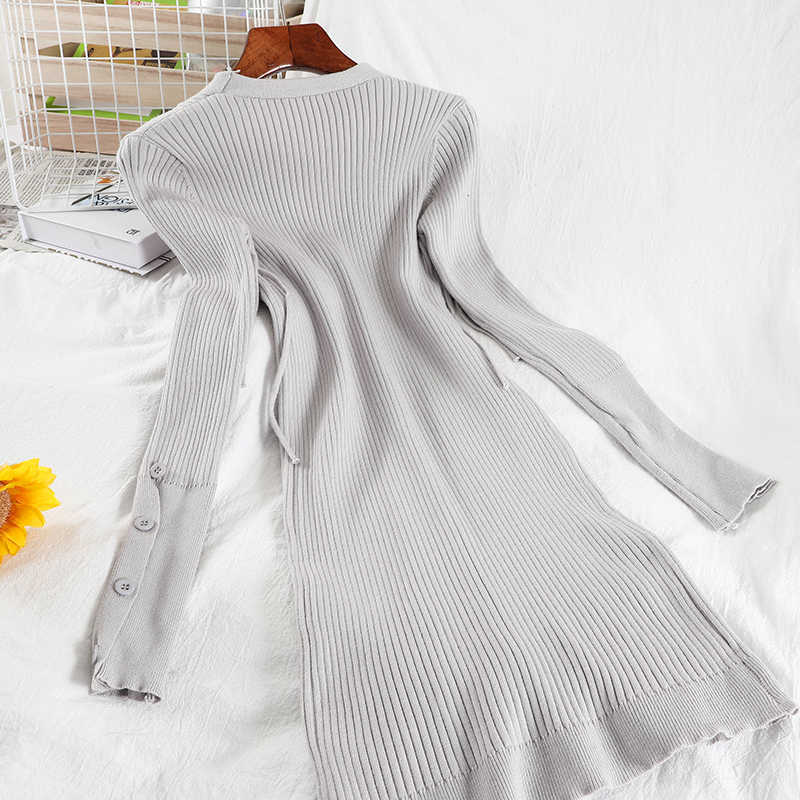 DEAT Women Sexy Bottomed Knitted Dress Long Sleeve V-neck Single Breasted Buttocks Fashion Spring Autumn MZ978 210709