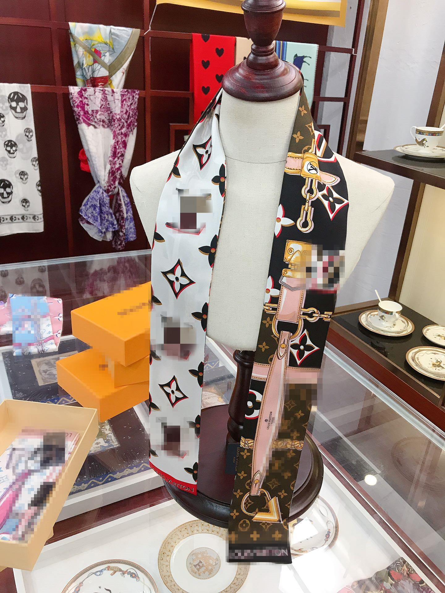 new fashion designer Silk HANDBAG Bag scarf Headbands women silk scraves 100% Top grade silk bag scarf hair Bands size 120-8cm, Blue;gray
new fashion designer Silk HANDBAG Bag scarf Headbands women silk scraves 100% Top grade silk bag scarf hair Bands size 120-8cm, Blue;gray