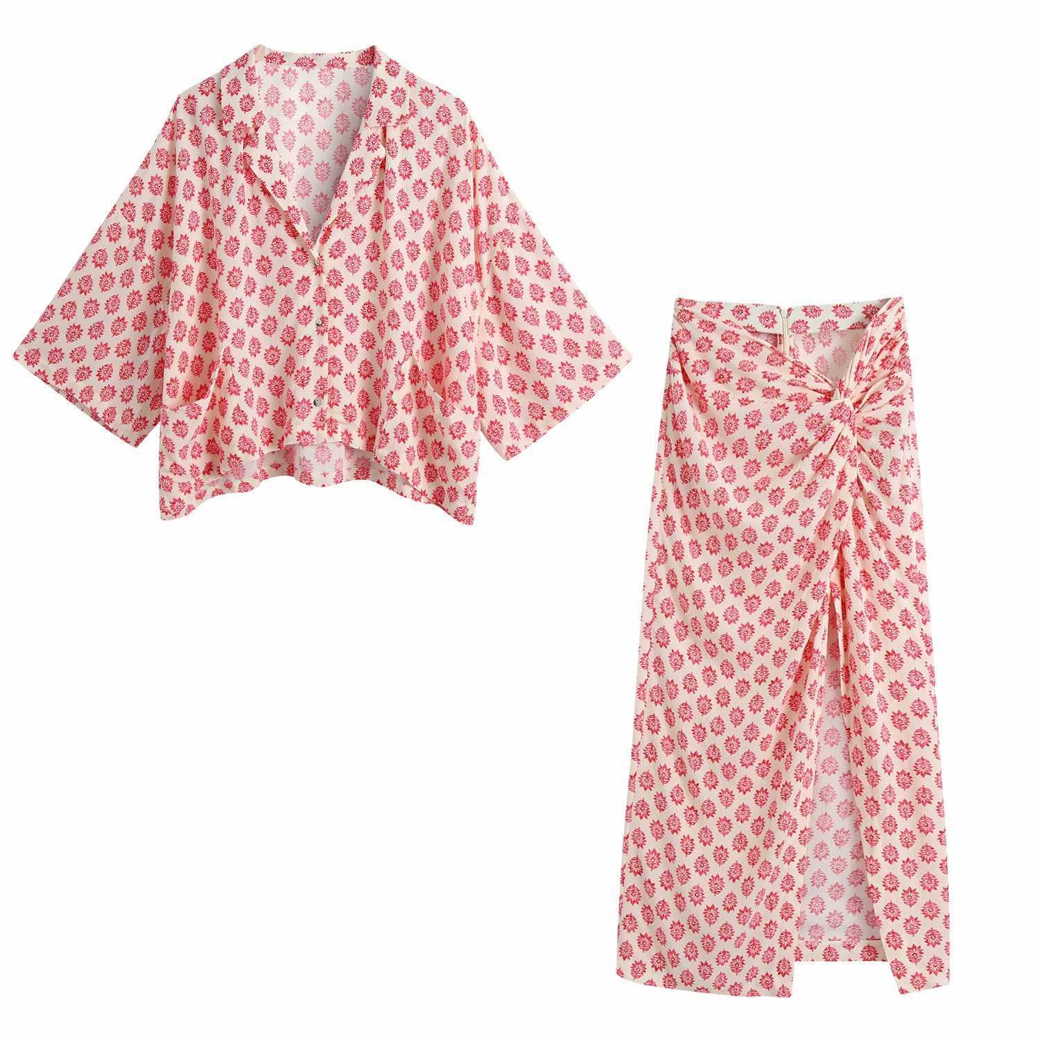 Two piece set Women Fashion Half Sleeves Crop Shirt Vintage Printed Slit Midi Skirt Summer Woman Outfit Dress Sets Suits 210709
Two piece set Women Fashion Half Sleeves Crop Shirt Vintage Printed Slit Midi Skirt Summer Woman Outfit Dress Sets Suits 210709