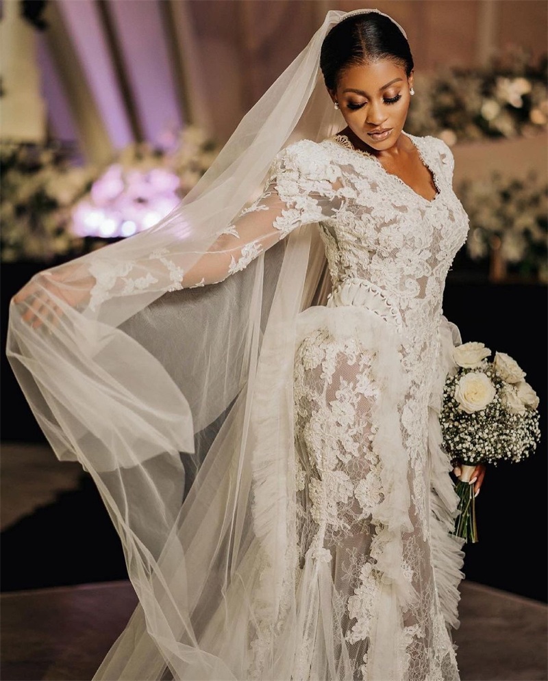 Luxury Lace Mermaid Wedding Dress Full Appliqued Sweep Train Bridal Gowns Custom Made Deep V Neck Long Sleeves Robes De Mariée