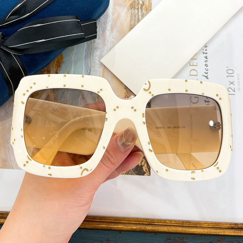 Designer Square Sunglasses 0981 Fashion Retro Style Mens or Womens Casual Versatile Large Letter Frame Sunglasses Ladies Party Vacation UV400 Protection With Box
Designer Square Sunglasses 0981 Fashion Retro Style Mens or Womens Casual Versatile Large Letter Frame Sunglasses Ladies Party Vacation UV400 Protection With Box