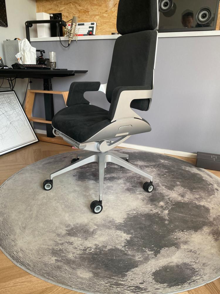 Carpets Round Creative Moon Rugs Bedside Decorative Floor Area Rug For Boys Bedroom Nylon Printed Thick Mats Abstract Gray Chair Mat H260226