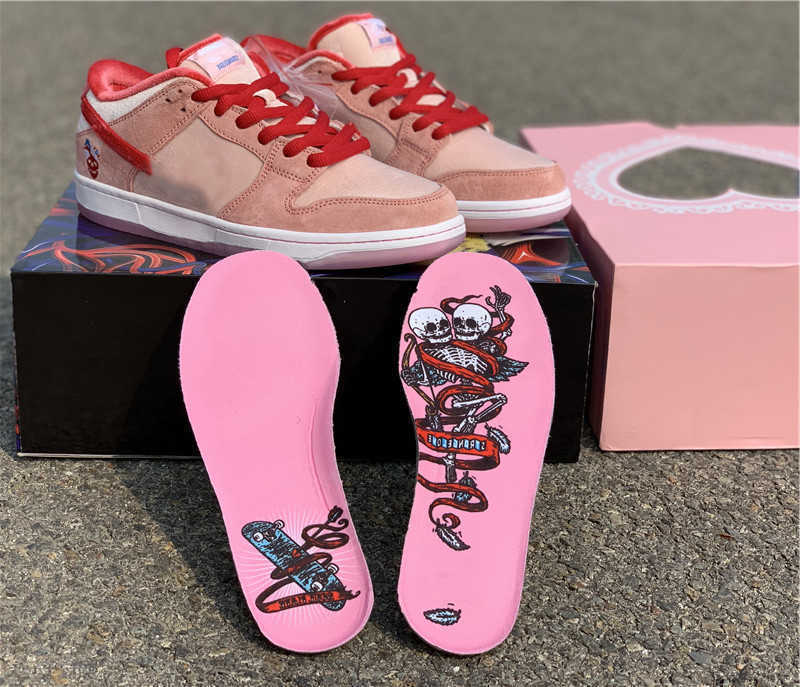 Men Women SB Low Shoes Authentic Strangelove Skateboards Valentine's Day Pink Red White Sneakers