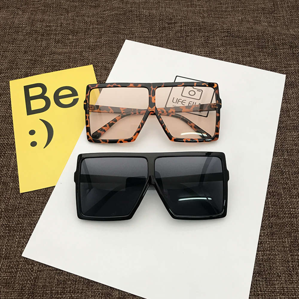 Wind Zheng Xiuwen SL Xiaobai net red star same Sunglass female personality super large square glass, White;black
Wind Zheng Xiuwen SL Xiaobai net red star same Sunglass female personality super large square glass, White;black