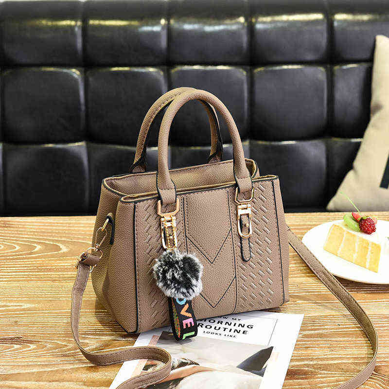 HBP Non-Brand Korean fashion embroidery style atmospheric one shoulder portable slant across autumn and winter lady's bag sport.0018, Red
HBP Non-Brand Korean fashion embroidery style atmospheric one shoulder portable slant across autumn and winter lady's bag sport.0018, Red