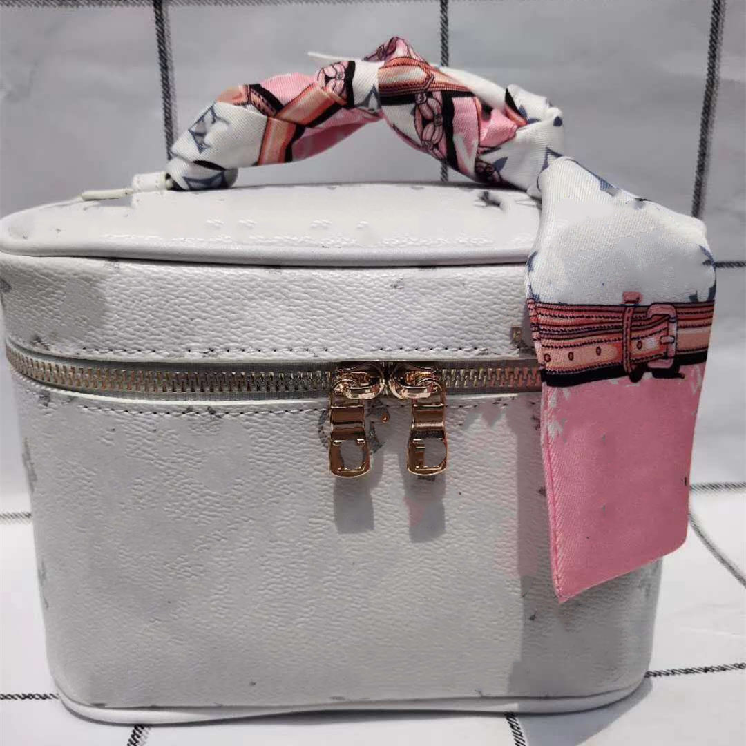 Classic Cosmetic Bags Cases Portable Clear Tote Small Hook Up Makeup Bag Amp Travel Organizer Toiletries Tasje Organizador Bolsos handbag
Classic Cosmetic Bags Cases Portable Clear Tote Small Hook Up Makeup Bag Amp Travel Organizer Toiletries Tasje Organizador Bolsos handbag