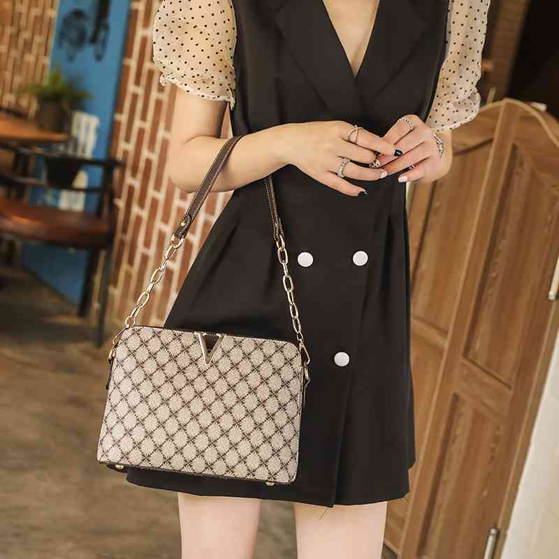 80% Off bag women's new fashion single shoulder portable messenger style chain small square LAN Handbags, High quality brown + spot supply
80% Off bag women's new fashion single shoulder portable messenger style chain small square LAN Handbags, High quality brown + spot supply