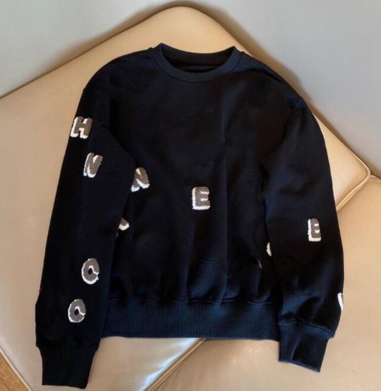 Autumn 2021SS High-end designer women's sweater Fashion fashions round collar warm body letter C printed jacquard, Customize
Autumn 2021SS High-end designer women's sweater Fashion fashions round collar warm body letter C printed jacquard, Customize