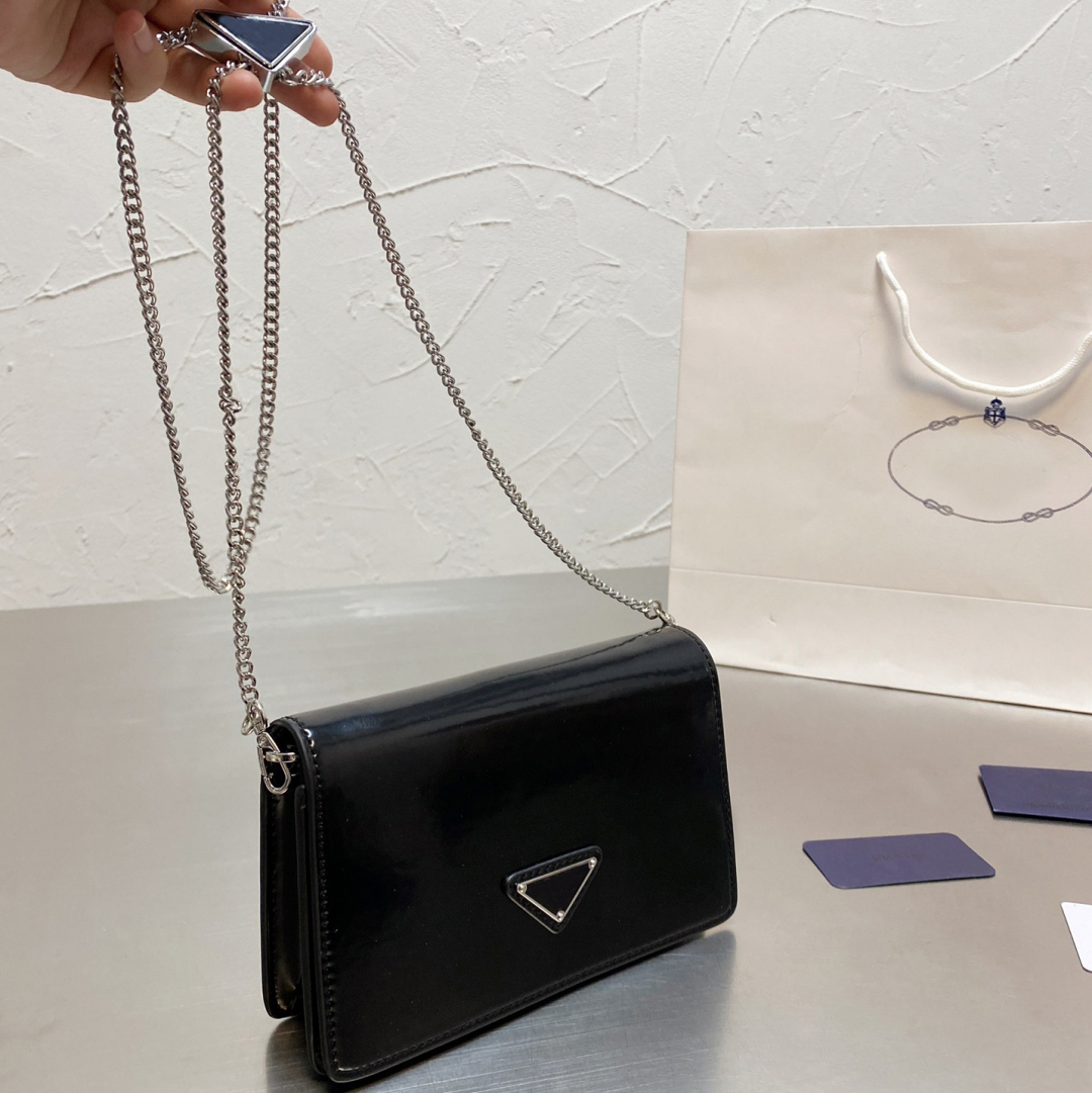 Shiny leather solid color shoulder bag Exquisite and elegant minimalist design women's handbag Advanced bags with Classic Clain Flip Purse, Grey
Shiny leather solid color shoulder bag Exquisite and elegant minimalist design women's handbag Advanced bags with Classic Clain Flip Purse, Grey