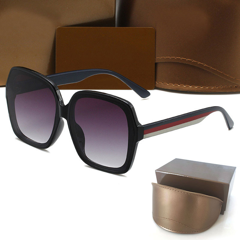 Top Quality Womans Sunglasses Luxury Mens Sun glasses UV Protection men Designer eyeglass Gradient Metal hinge Fashion women spectacles with, White;black
Top Quality Womans Sunglasses Luxury Mens Sun glasses UV Protection men Designer eyeglass Gradient Metal hinge Fashion women spectacles with, White;black