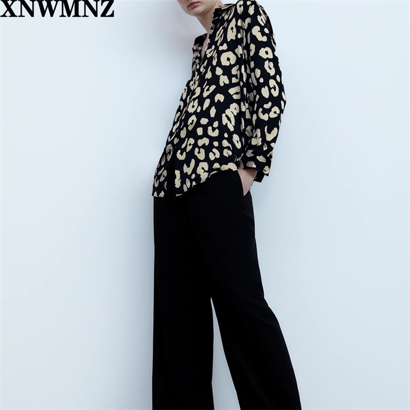 Animal print satin blouse black sand Flowing collared with long sleeves Featuring an asymmetric hem and a button-up front 210520
Animal print satin blouse black sand Flowing collared with long sleeves Featuring an asymmetric hem and a button-up front 210520