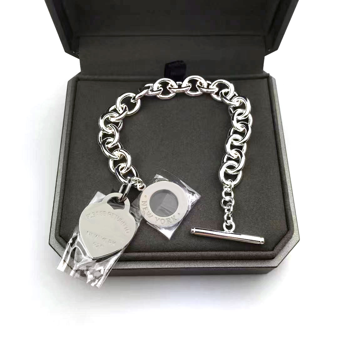 Top brand classic love heart-shaped OT bracelet made of 925 sterling silver. Christmas gift delivery original packaging
Top brand classic love heart-shaped OT bracelet made of 925 sterling silver. Christmas gift delivery original packaging