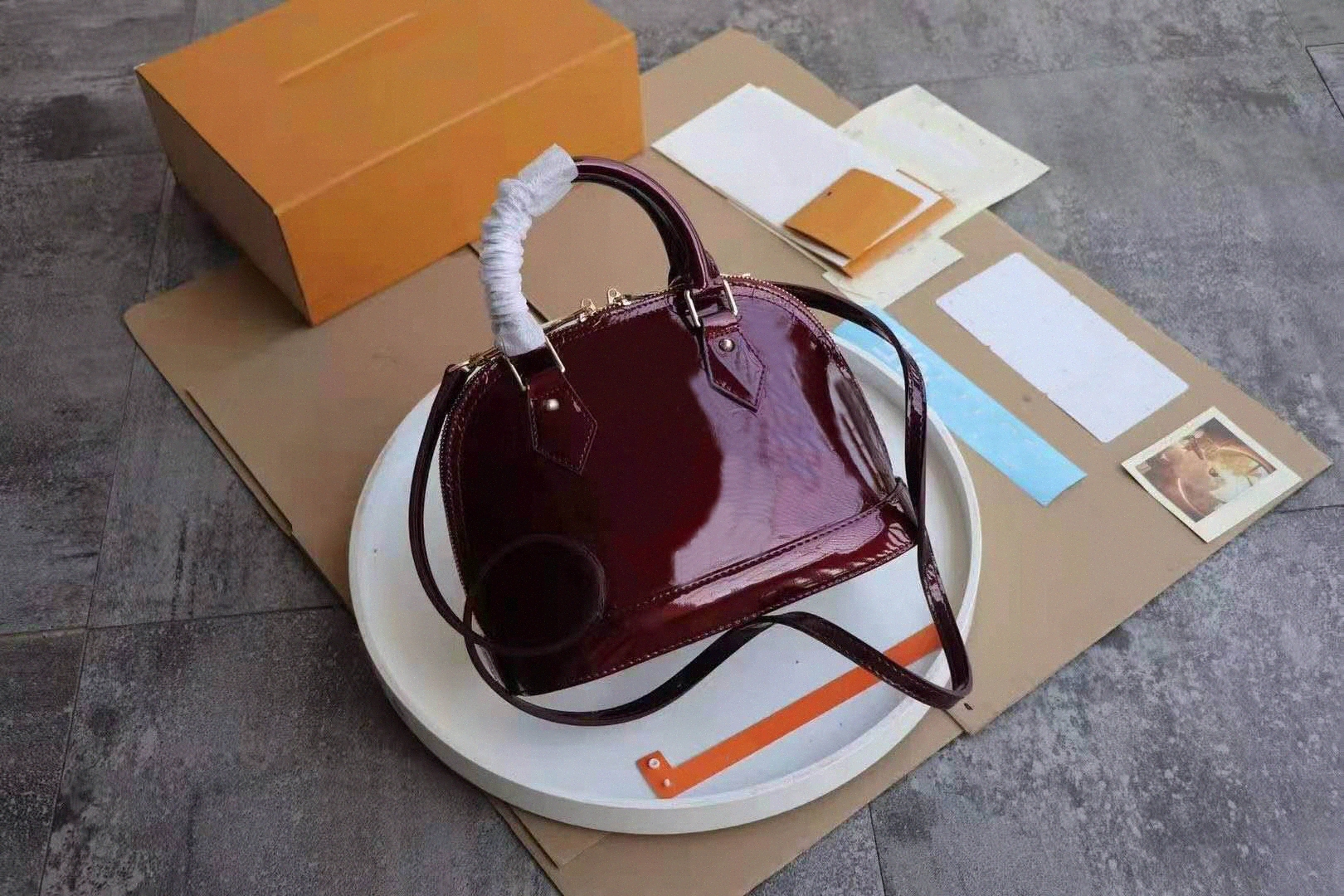 ALMA BB shell bag women patent leather flower Embossed shoulder bags Messenger with lock crossbody bag top quality handbags 2020 H2X5#
ALMA BB shell bag women patent leather flower Embossed shoulder bags Messenger with lock crossbody bag top quality handbags 2020 H2X5#