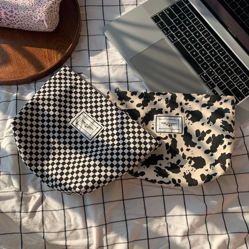 Cow Pattern Cosmetic Bag Large Capacity Toiletry Wash Necesserie Organizer Cute Pouch Girl Beauty Case Women Clutch Bags & Cases
Cow Pattern Cosmetic Bag Large Capacity Toiletry Wash Necesserie Organizer Cute Pouch Girl Beauty Case Women Clutch Bags & Cases