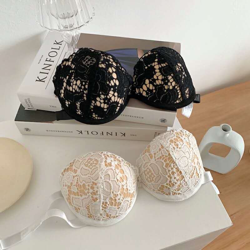 Fashion sexy strapless non-slip bra Variety of ways to wear women's underwear, Red;black
Fashion sexy strapless non-slip bra Variety of ways to wear women's underwear, Red;black