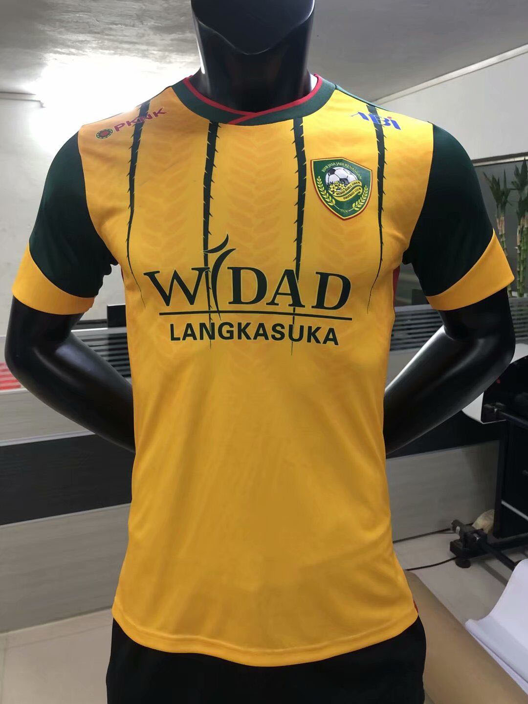 Player version 2021 2022 Malaysia Kedah FA Soccer Jerseys HOME AWAY 21 22 football shirt S-2xl, Black;yellow
Player version 2021 2022 Malaysia Kedah FA Soccer Jerseys HOME AWAY 21 22 football shirt S-2xl, Black;yellow