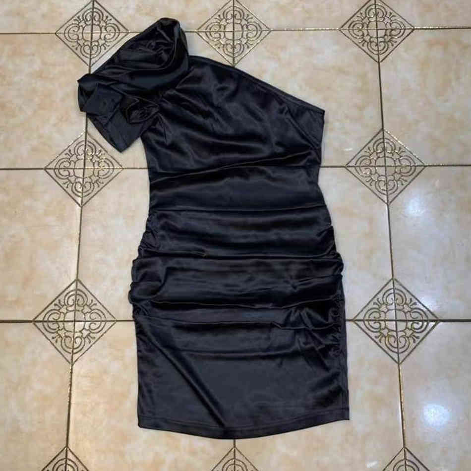 Free Women's Black Satin Dresses Sexy One Shoulder Puff Sleeve Bodycon Draped Dress Club Party Mini Vestidos 210524