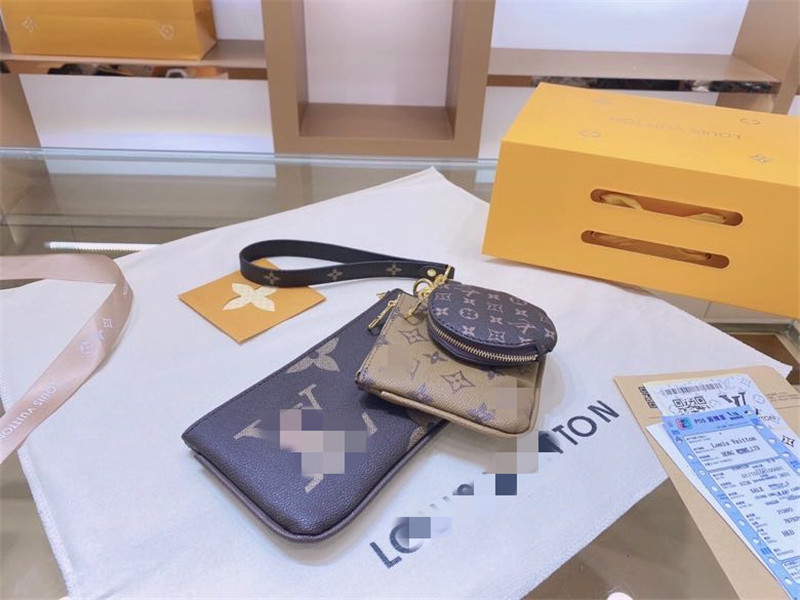 A6 LV LOUIS VITTON Bags original patent handbag top quality wallet famous designer luxury lady purse woman bag wholesale, Red;black
A6 LV LOUIS VITTON Bags original patent handbag top quality wallet famous designer luxury lady purse woman bag wholesale, Red;black