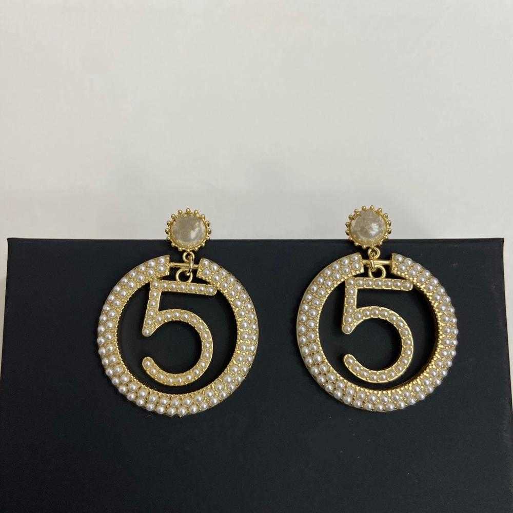 Hot Brand Fashion Bowknot Jewelry Gold Color Letter 5 Big Earrings Camellia Earrings Tassel Pearls Design Wedding Party Earrings
Hot Brand Fashion Bowknot Jewelry Gold Color Letter 5 Big Earrings Camellia Earrings Tassel Pearls Design Wedding Party Earrings