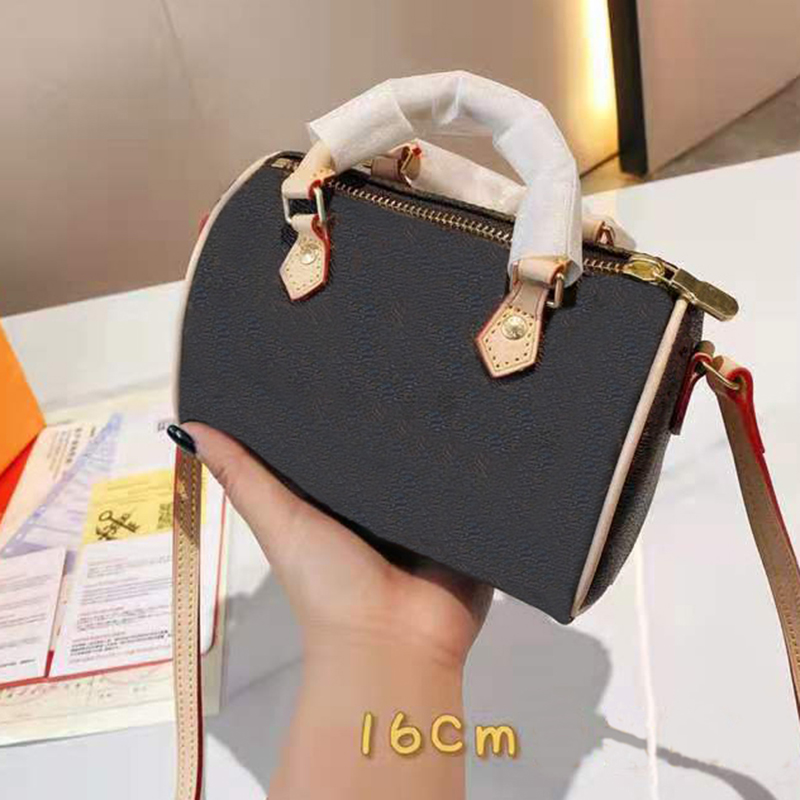 Flower mini Boston handbag with original box lady luxury fashion classic portable pillow oblique 16cm color changing female shoulder bag
Flower mini Boston handbag with original box lady luxury fashion classic portable pillow oblique 16cm color changing female shoulder bag