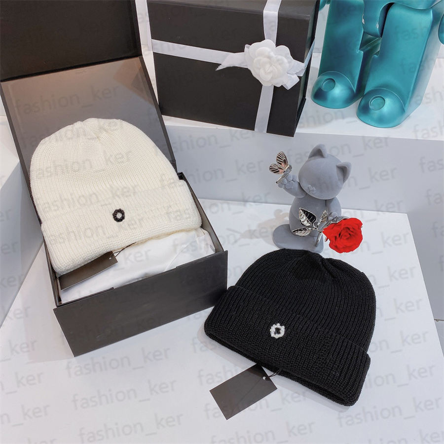 Knitted Hat Beanie Hats Letter Fashion Design for Man Woman Winter Breathable Warm Cap 2 Colors High Quality, C1
Knitted Hat Beanie Hats Letter Fashion Design for Man Woman Winter Breathable Warm Cap 2 Colors High Quality, C1