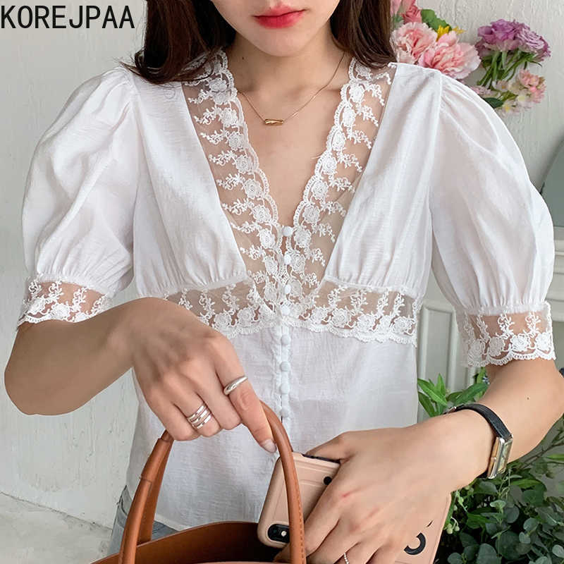 Korejpaa Women Shirt Summer French Gentle Temperament Thin V-Neck Hollow Lace Stitching Small Breasted Puff Sleeve Blouses 210526, White
Korejpaa Women Shirt Summer French Gentle Temperament Thin V-Neck Hollow Lace Stitching Small Breasted Puff Sleeve Blouses 210526, White
