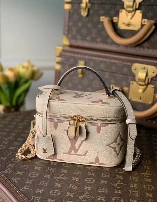 2021 Luxury Women Leather Handbag Fashion Casual Chain Shoulder Messenger Bag Famous Classic Purses Brand Designer Crossbody Bag Lattice 010003, Red;black
2021 Luxury Women Leather Handbag Fashion Casual Chain Shoulder Messenger Bag Famous Classic Purses Brand Designer Crossbody Bag Lattice 010003, Red;black
