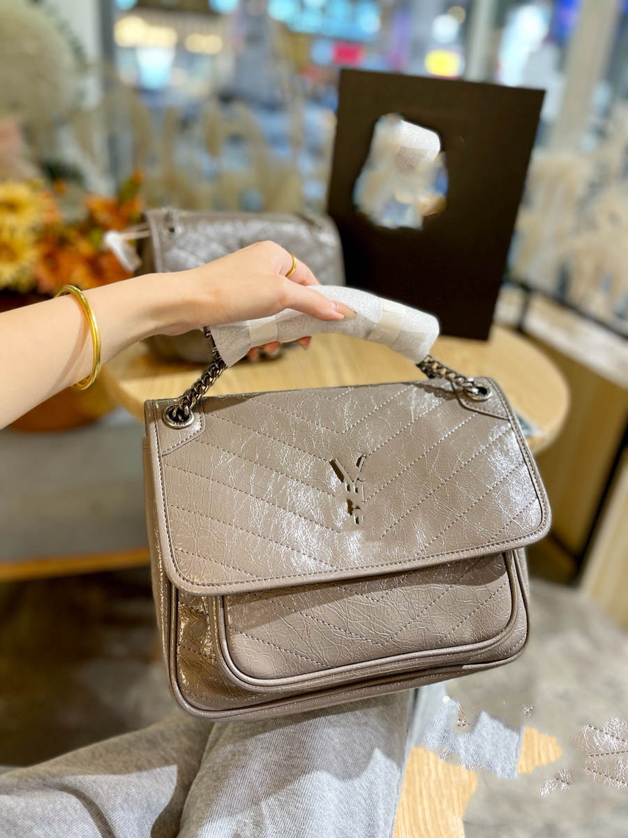 LV
Louis
VittonYSL
Leather Genuinetotes Women Handbag Fashion Composite Large Capacity Shopping Designer Bags a14
LV
Louis
VittonYSL
Leather Genuinetotes Women Handbag Fashion Composite Large Capacity Shopping Designer Bags a14