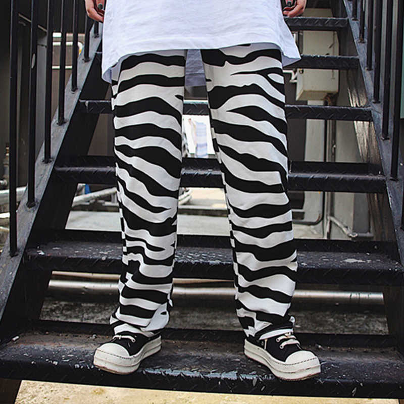 Vintage ins Fashion Casual Black Zebra Print Harajuku Loose Straight Gothic Plus Size Streetwear Pocket Summer Pants 210608
Vintage ins Fashion Casual Black Zebra Print Harajuku Loose Straight Gothic Plus Size Streetwear Pocket Summer Pants 210608