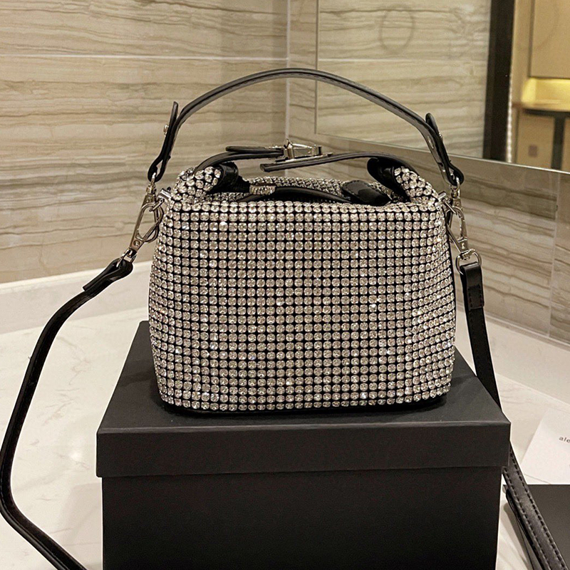2021 Luxury Designer Brand Senior crystal diamond Bags Fashion Shoulder lady Handbags High Quality chains phone women Carton bag wallet Metallic totes temperament, No bags
2021 Luxury Designer Brand Senior crystal diamond Bags Fashion Shoulder lady Handbags High Quality chains phone women Carton bag wallet Metallic totes temperament, No bags