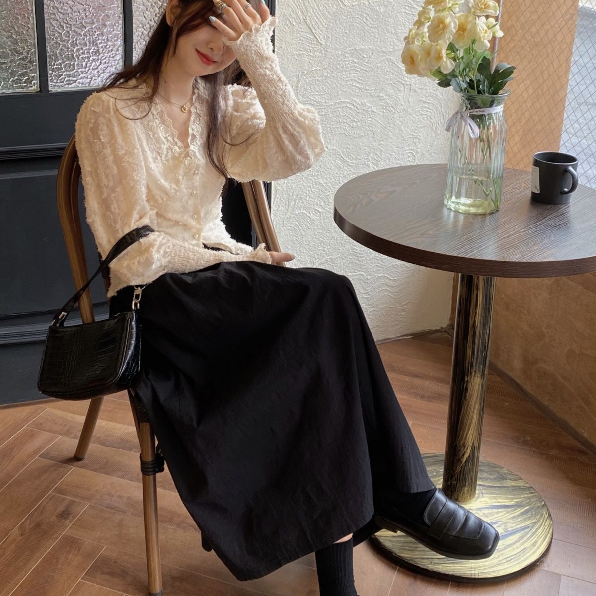 Puffer Sleeve V-Neck Flower Lace Patchwork Shirt Female Vintage Blouse and Tops Women Korean Style Button White Top Spring 210521