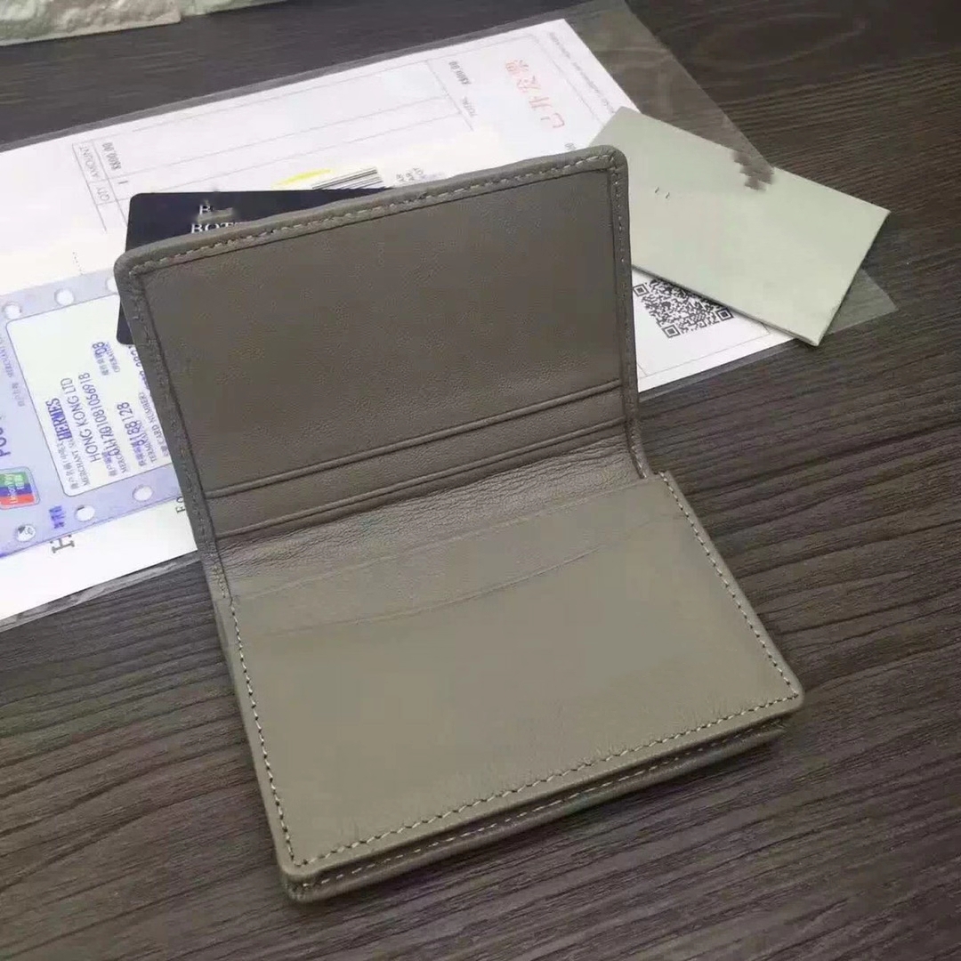 Top quality handcrafted Genuine Leather mini card holder for men bi-fold purse fashion Wallet women pocket bag gift box black blue red coffee Luxury Designer bags, Grey
Top quality handcrafted Genuine Leather mini card holder for men bi-fold purse fashion Wallet women pocket bag gift box black blue red coffee Luxury Designer bags, Grey