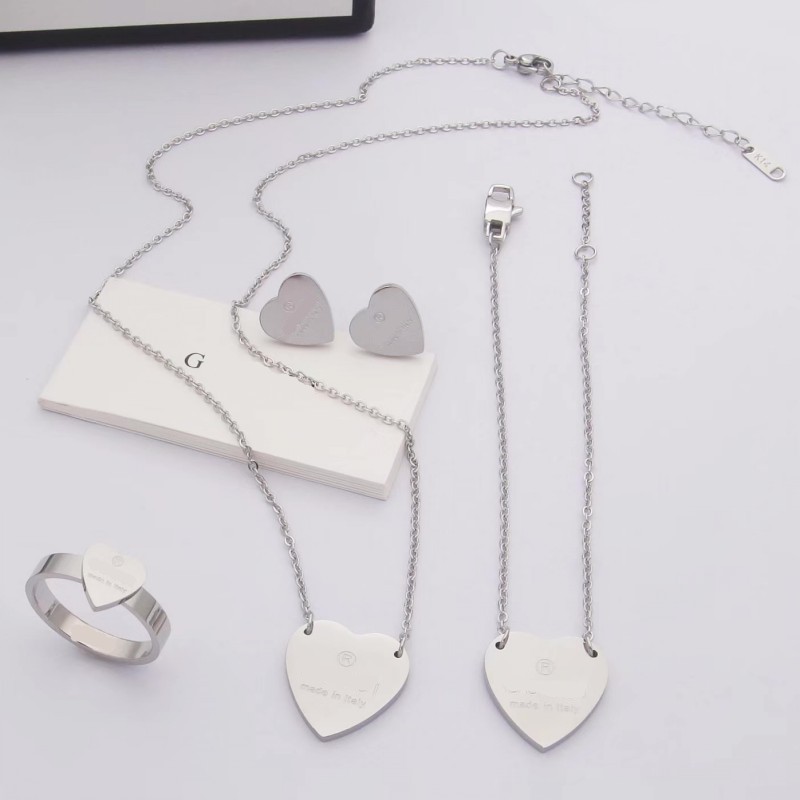 Top Quality Women Designer Ring Earrings Necklace Bracelets Stainless Steel Trendy Style 3 Colors Sets Heart Love Pendant Fashion Jewelry Wholesale
Top Quality Women Designer Ring Earrings Necklace Bracelets Stainless Steel Trendy Style 3 Colors Sets Heart Love Pendant Fashion Jewelry Wholesale