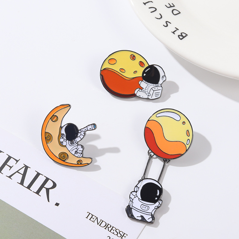Cute Spaceman Balloon Brooches Pin for Women Fashion Dress Coat Shirt Demin Metal Funny Brooch Pins Badges Backpack Gift Jewelry
Cute Spaceman Balloon Brooches Pin for Women Fashion Dress Coat Shirt Demin Metal Funny Brooch Pins Badges Backpack Gift Jewelry