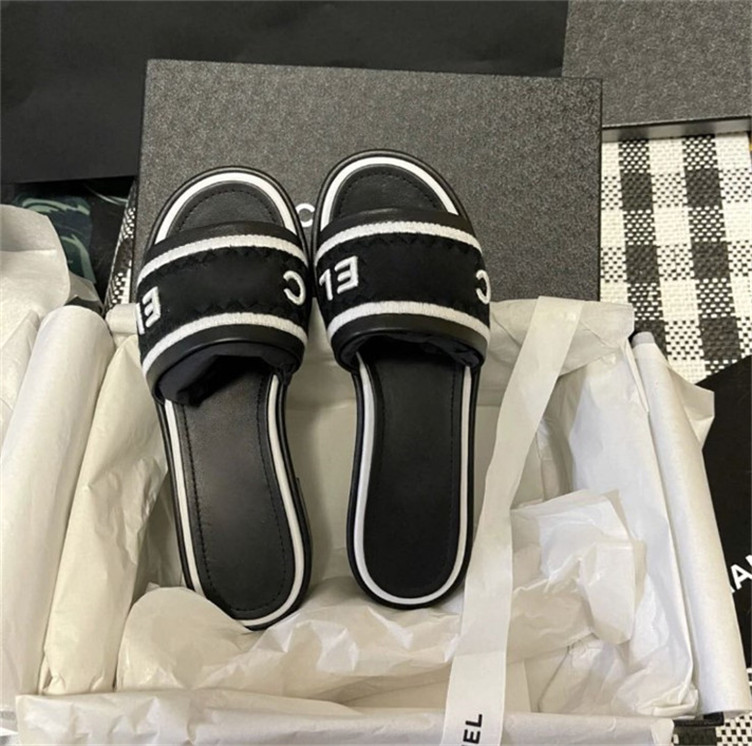Deluxe slippers designer high quality sandals for women animal summer cool slippery fashion wide flat shoes, Black
Deluxe slippers designer high quality sandals for women animal summer cool slippery fashion wide flat shoes, Black