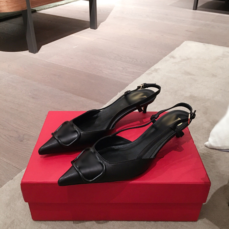 2021 Good Quality Fashion Women Luxurys Designers Shoes Designer Sandals Womens Luxury High Heels Sandal Dress Shoess With Box Size 35-41 -H500, Black
2021 Good Quality Fashion Women Luxurys Designers Shoes Designer Sandals Womens Luxury High Heels Sandal Dress Shoess With Box Size 35-41 -H500, Black