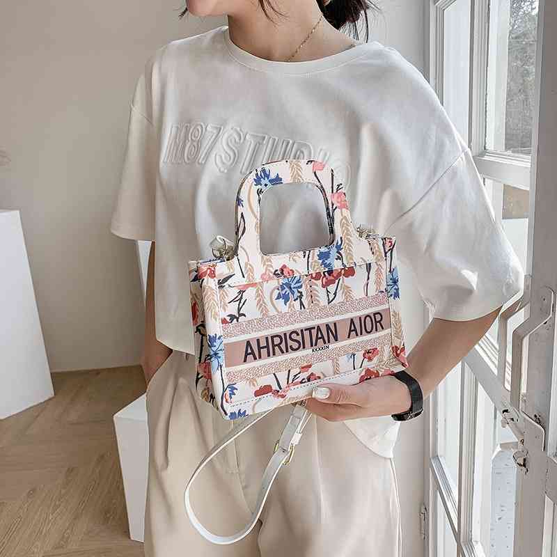 This year's popular new summer portable small square letter flower printing fashion straddle canvas bag, White
This year's popular new summer portable small square letter flower printing fashion straddle canvas bag, White