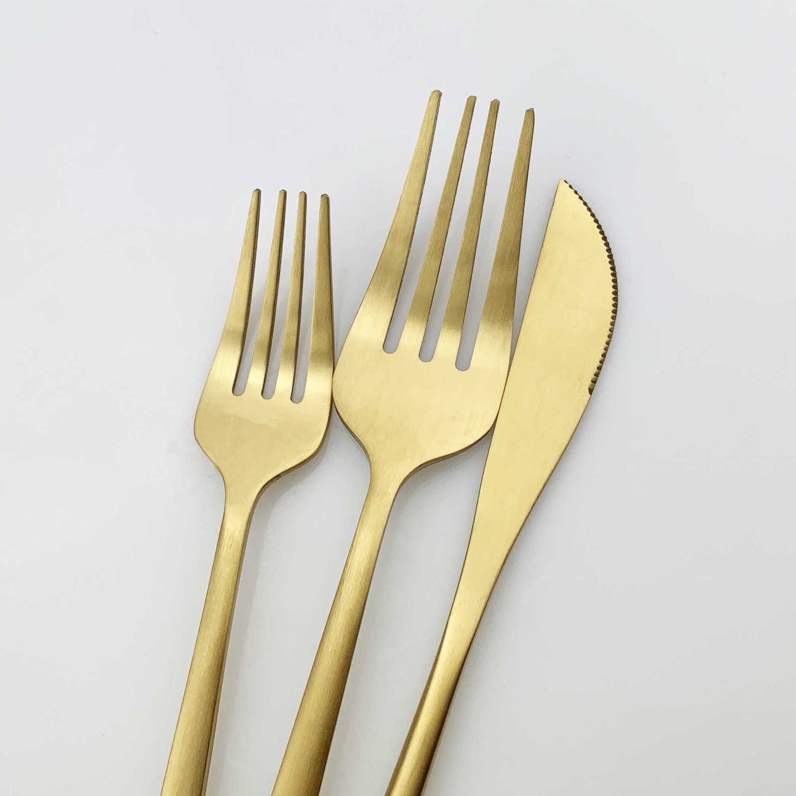 JANKNG 24Pcs Gold Matte Cutlery Set Stainless Steel Dinnerware Set Knife Fork Spoon SilverwareTableware Kitchen Flatware Set 211012