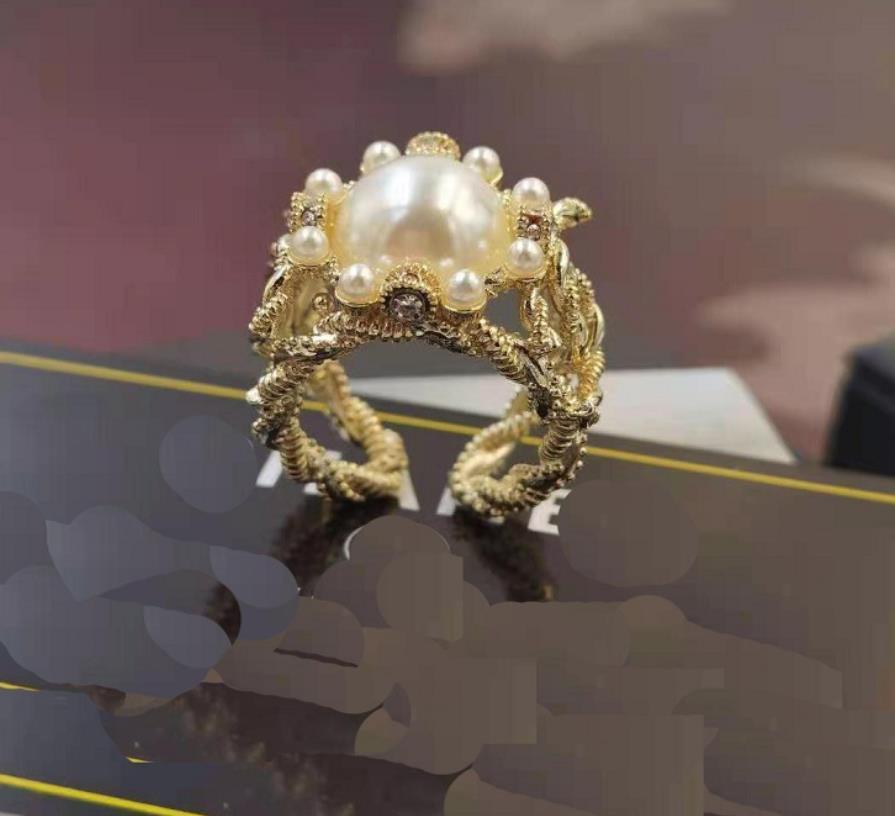 New Rhinestone Pearl opening ring small fragrance fashion temperament personality twist edge gold ring female
New Rhinestone Pearl opening ring small fragrance fashion temperament personality twist edge gold ring female
