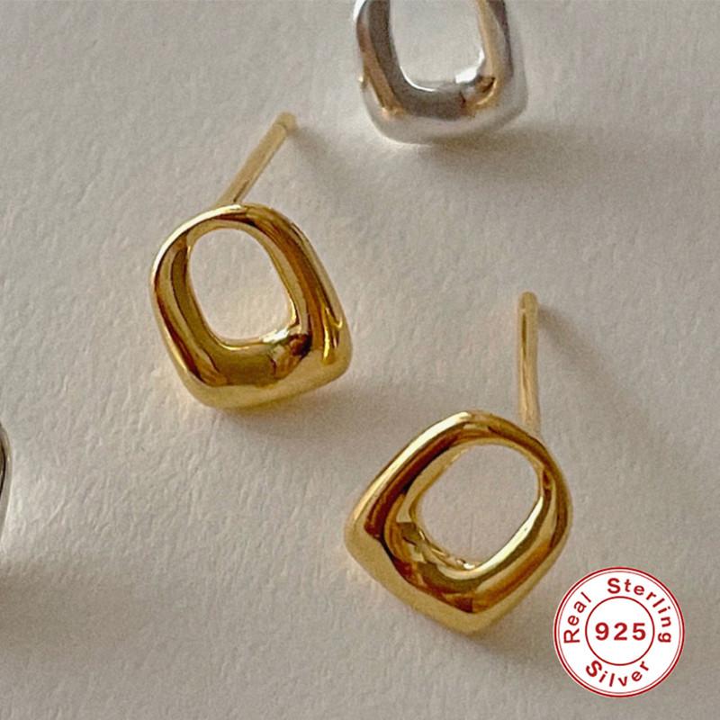 Stud BOAKO 2021 Trend Pendientes Plata 925 Earring For Women Glossy Golden Earrings Mujer Party Vintage Aretes, Golden;silver 
Stud BOAKO 2021 Trend Pendientes Plata 925 Earring For Women Glossy Golden Earrings Mujer Party Vintage Aretes, Golden;silver