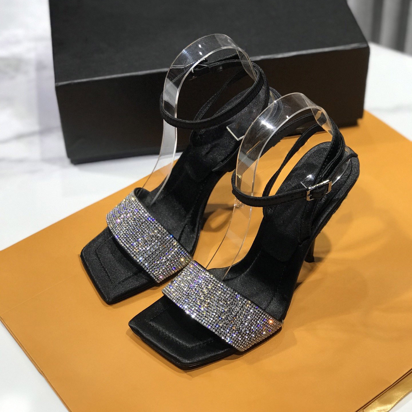 Luxury sandals women 10.5cm rhinestone upper designer heels Genuine leather Dress Shoes Womens Slippers Size 35-40 XX-0380, White
Luxury sandals women 10.5cm rhinestone upper designer heels Genuine leather Dress Shoes Womens Slippers Size 35-40 XX-0380, White