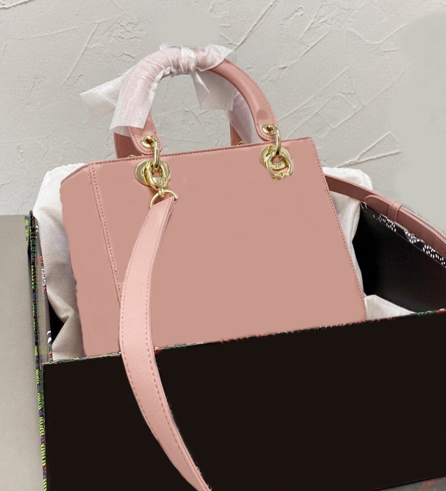 lady bag Luxurys Top designers 2021 Women Quality Ladies Crossbody handbag Fashion handbags mother shoulder bags totes Thread wallet Metallic Artwork Threads, No bags
lady bag Luxurys Top designers 2021 Women Quality Ladies Crossbody handbag Fashion handbags mother shoulder bags totes Thread wallet Metallic Artwork Threads, No bags